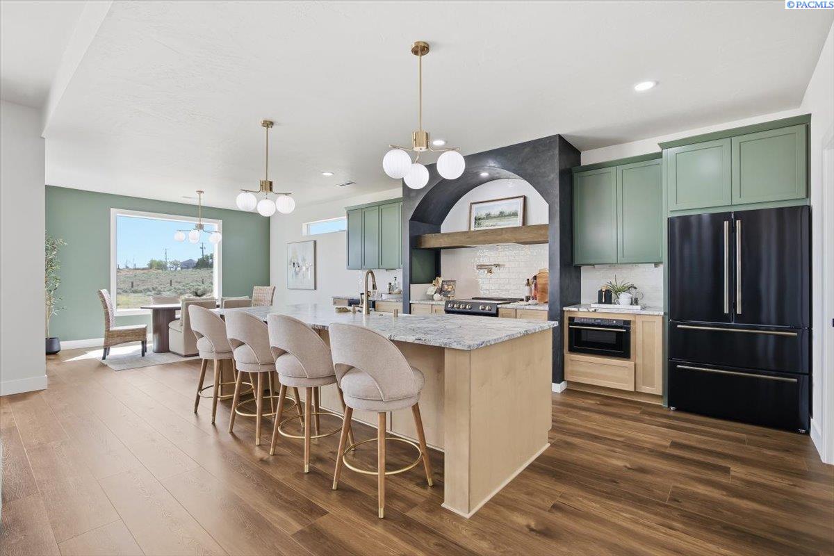 Kennewick, Washington, 99338, United States, 4 Bedrooms Bedrooms, ,3 BathroomsBathrooms,Residential,Active,1996281
