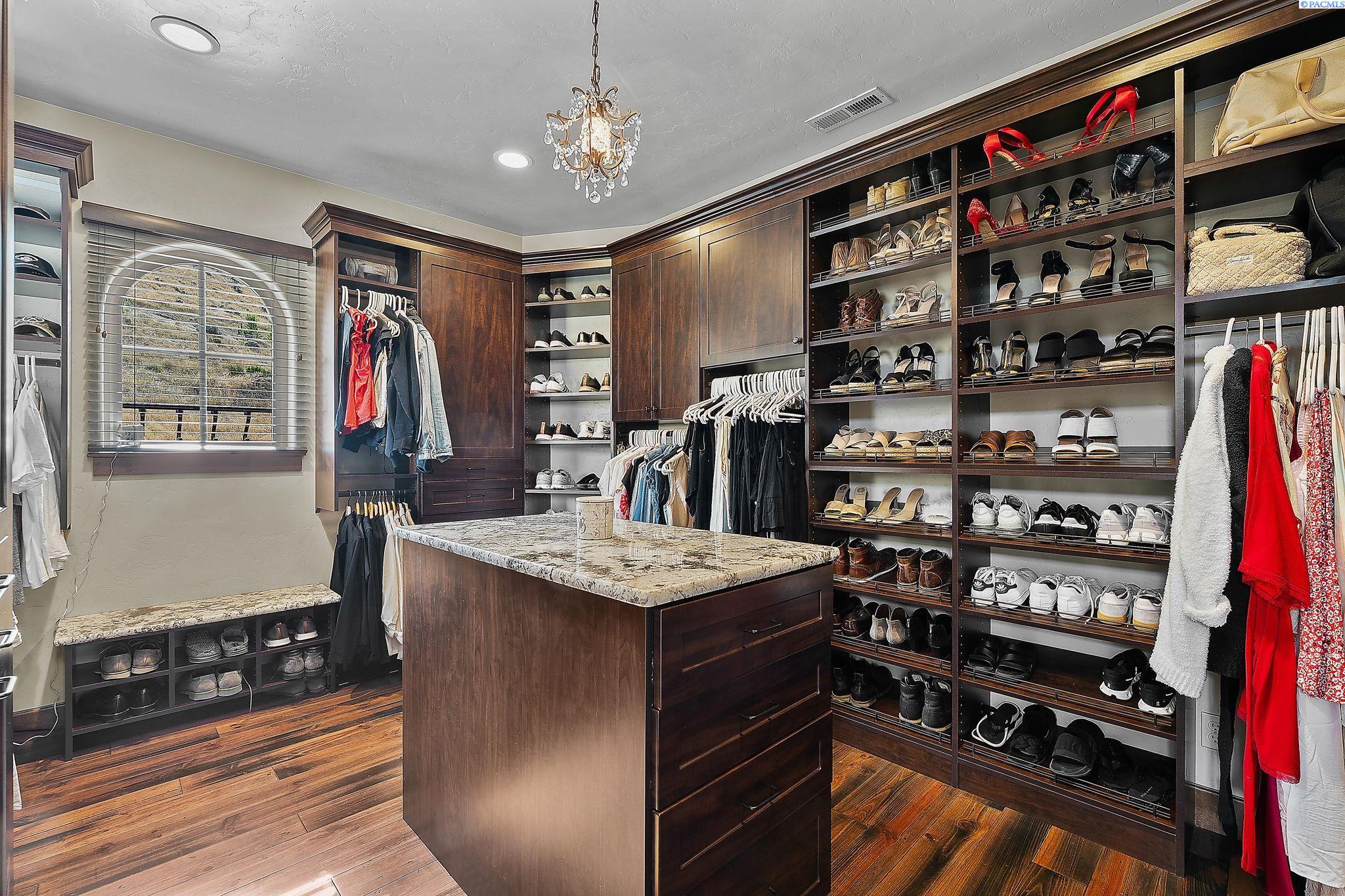 Richland, Washington, 99352, United States, 4 Bedrooms Bedrooms, ,3 BathroomsBathrooms,Residential,Active,1973341