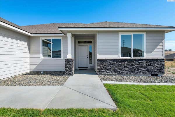 7168 W 35TH AVE, KENNEWICK, WA 99338, photo 2 of 34