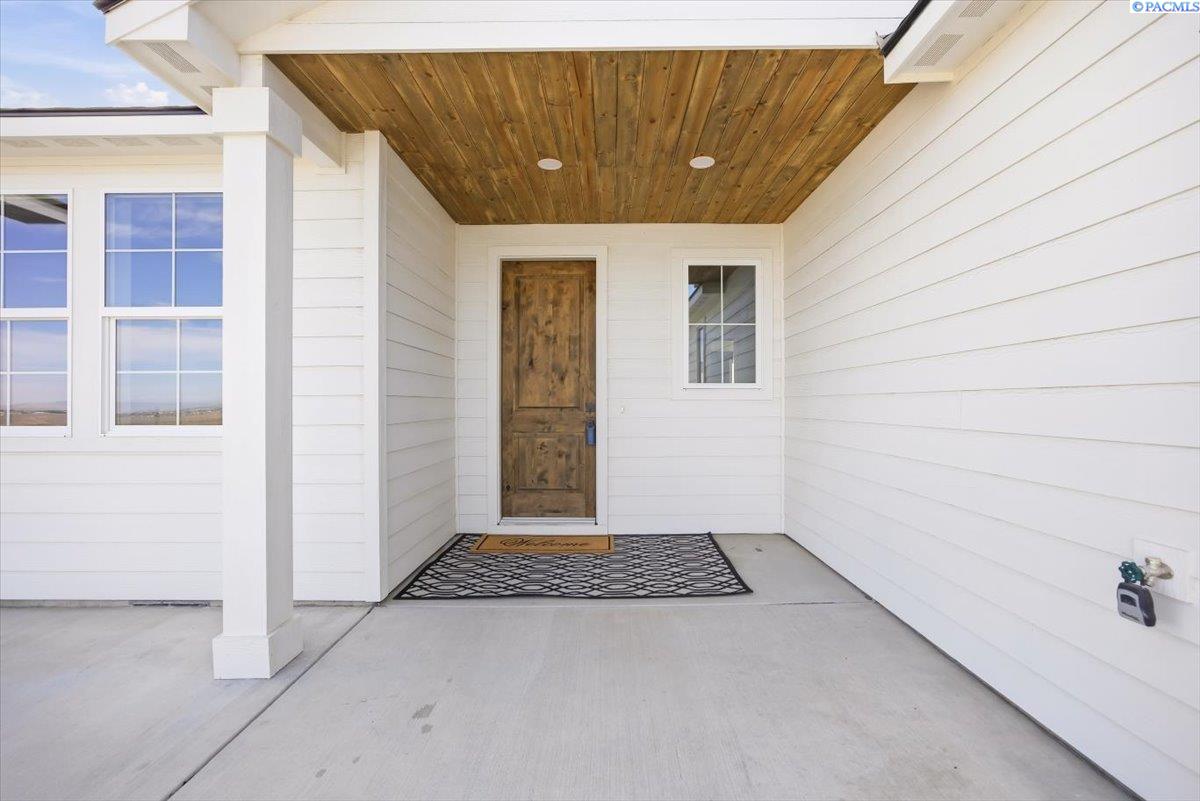 Kennewick, Washington, 99338, United States, 4 Bedrooms Bedrooms, ,3 BathroomsBathrooms,Residential,Active,1996281