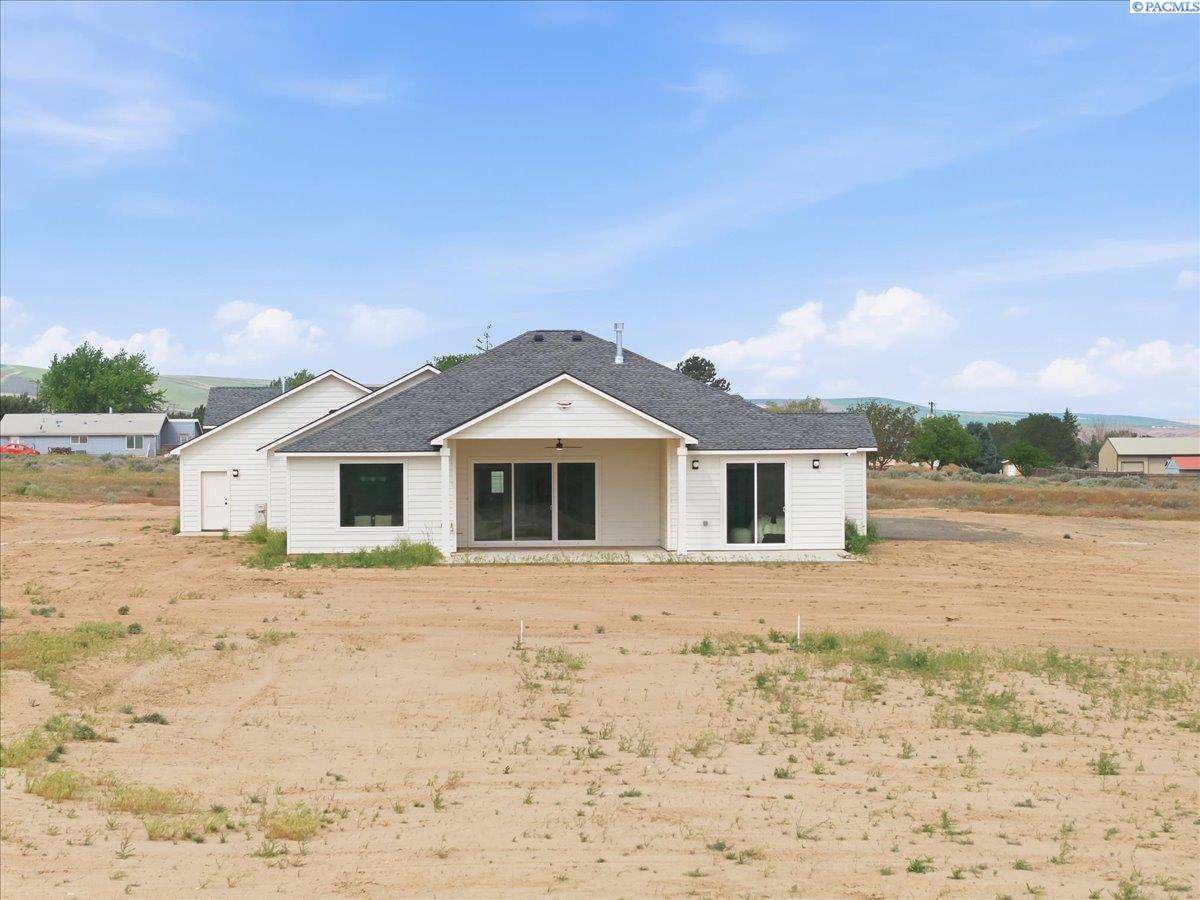 Kennewick, Washington, 99338, United States, 4 Bedrooms Bedrooms, ,3 BathroomsBathrooms,Residential,Active,1996281