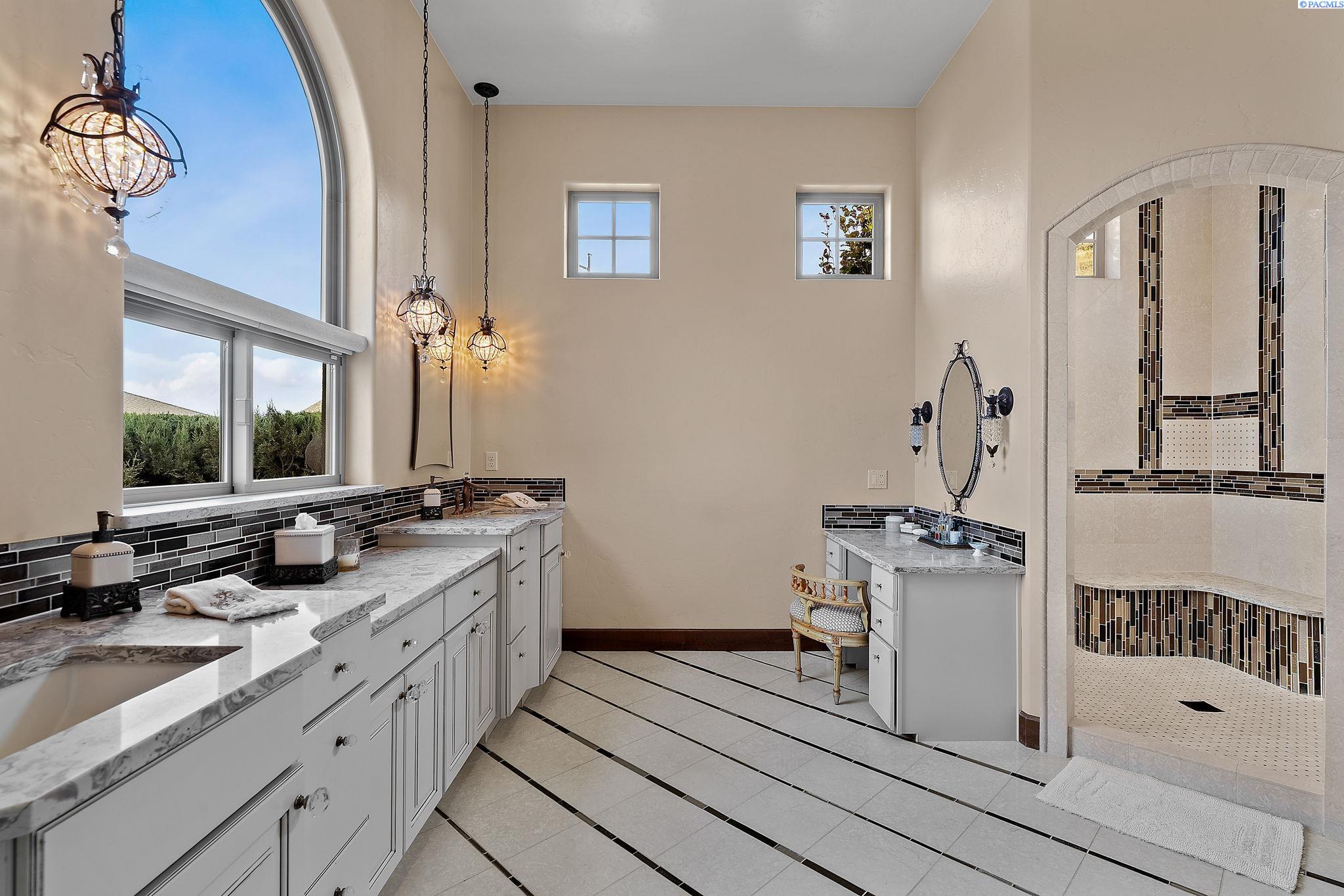 Richland, Washington, 99352, United States, 4 Bedrooms Bedrooms, ,3 BathroomsBathrooms,Residential,Active,1973341