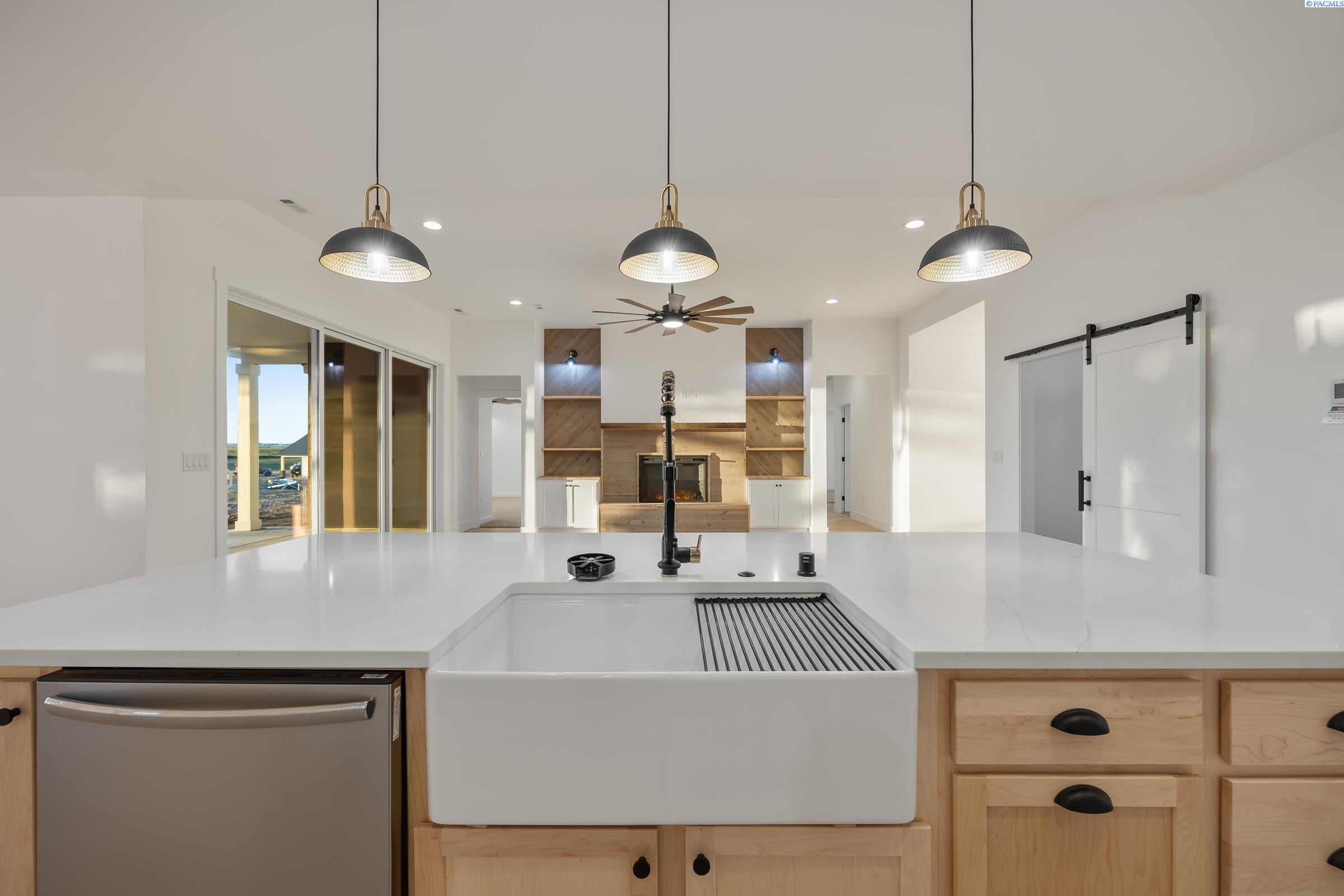 Kennewick, Washington, 99338, United States, 4 Bedrooms Bedrooms, ,3 BathroomsBathrooms,Residential,Active,1996281