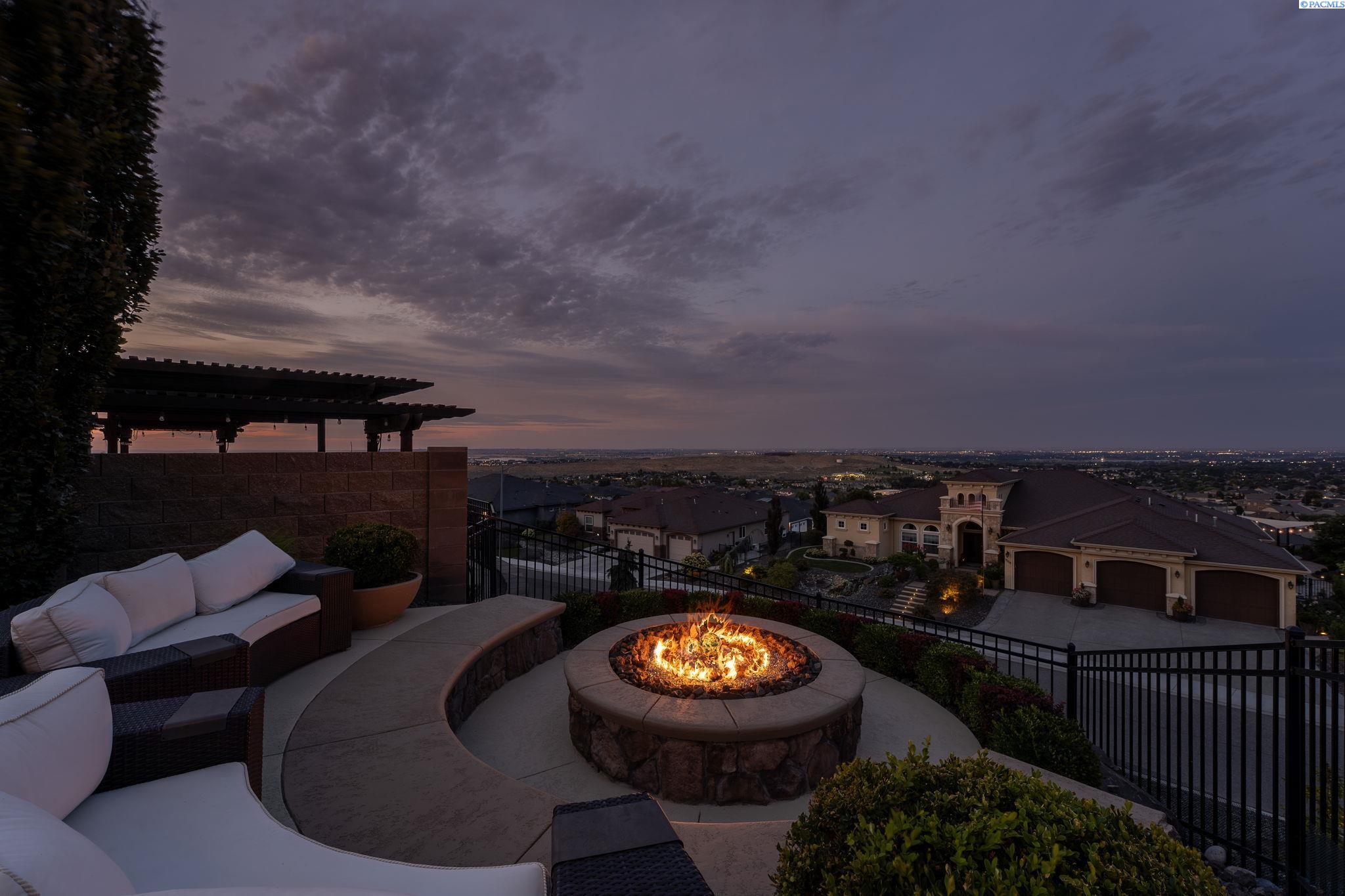 Richland, Washington, 99352, United States, 4 Bedrooms Bedrooms, ,3 BathroomsBathrooms,Residential,Active,1973341