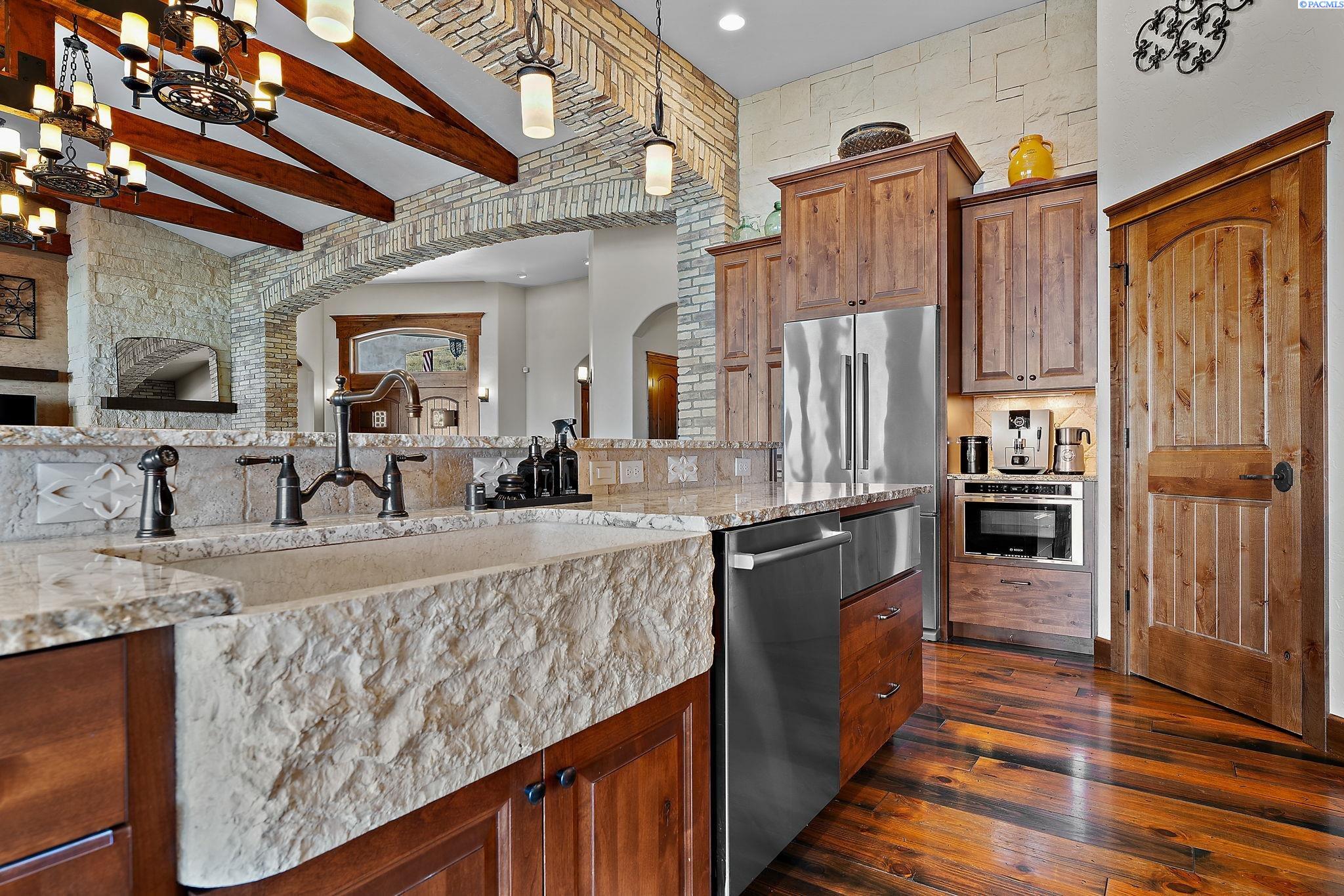 Richland, Washington, 99352, United States, 4 Bedrooms Bedrooms, ,3 BathroomsBathrooms,Residential,Active,1973341