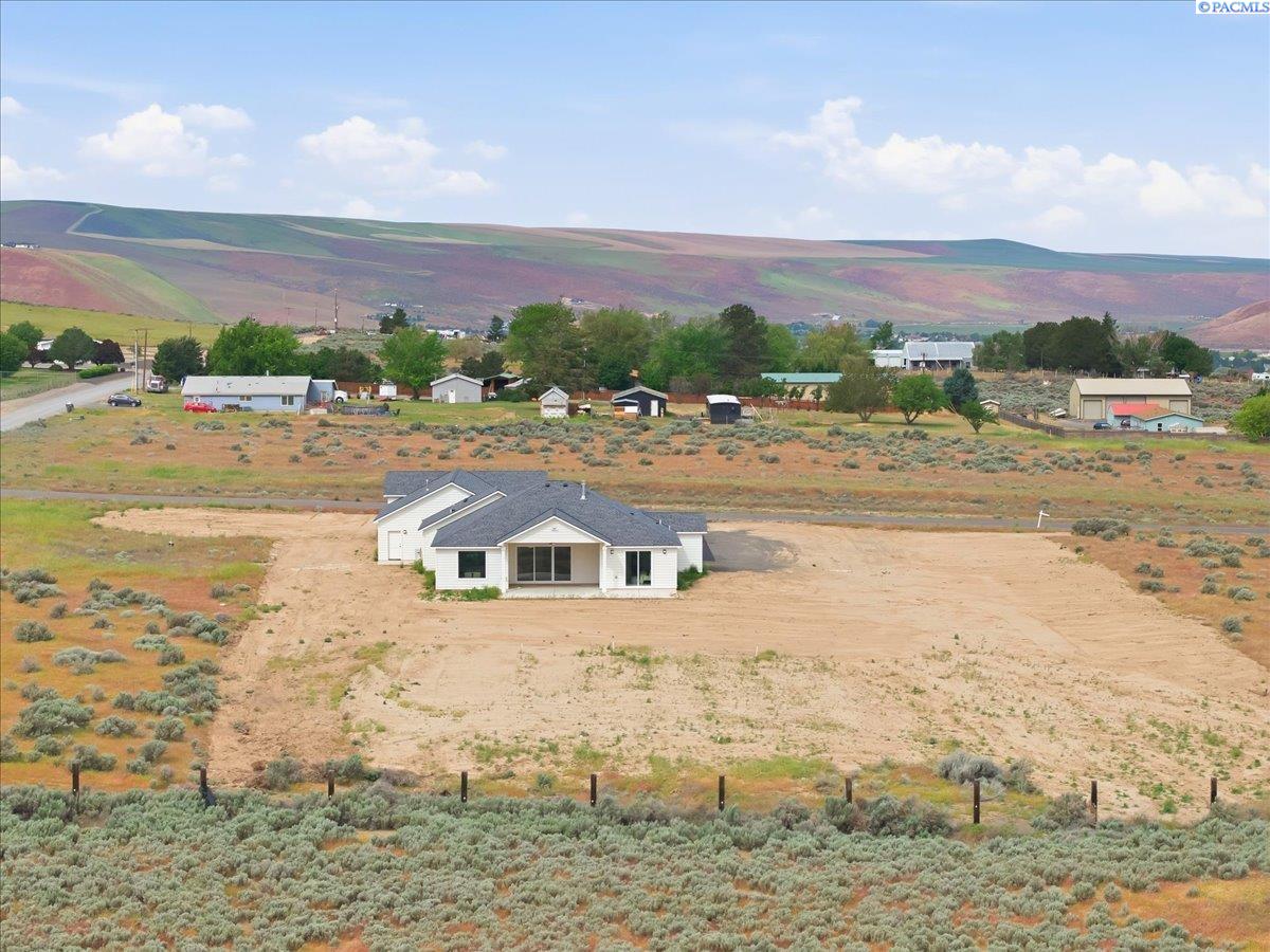 Kennewick, Washington, 99338, United States, 4 Bedrooms Bedrooms, ,3 BathroomsBathrooms,Residential,Active,1996281