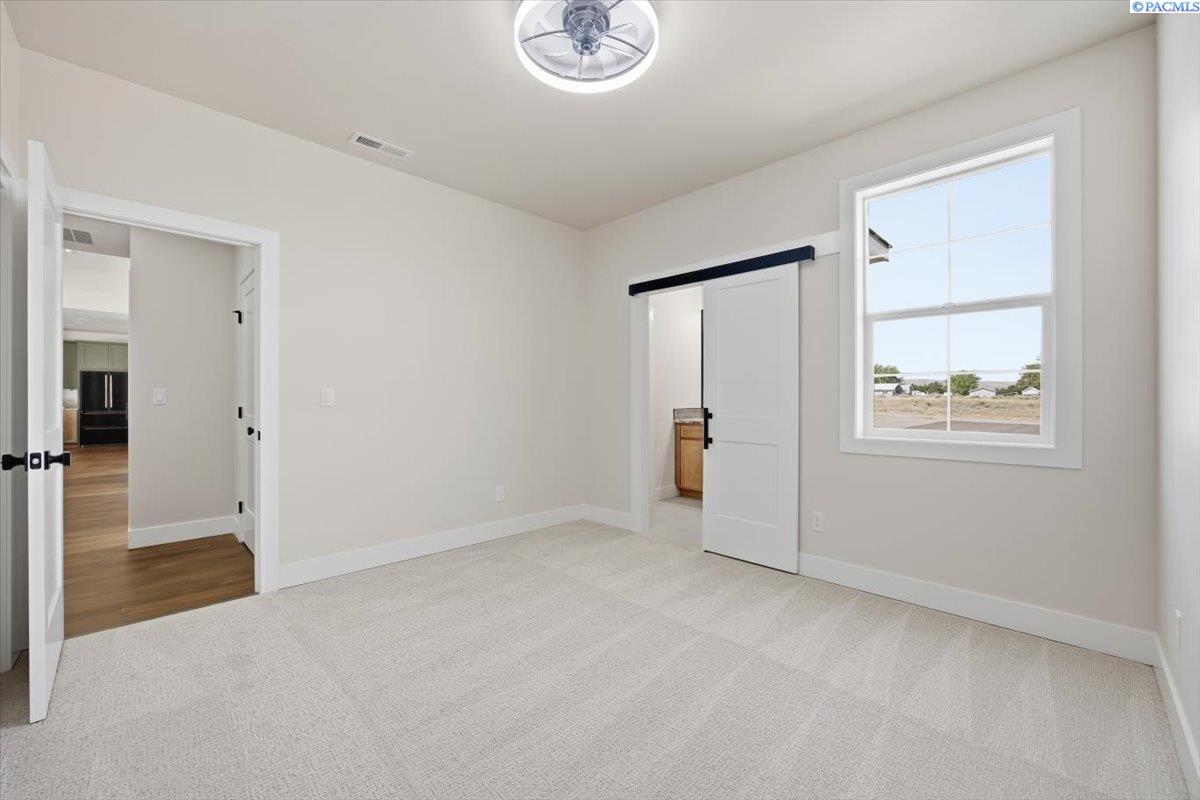 Kennewick, Washington, 99338, United States, 4 Bedrooms Bedrooms, ,3 BathroomsBathrooms,Residential,Active,1996281