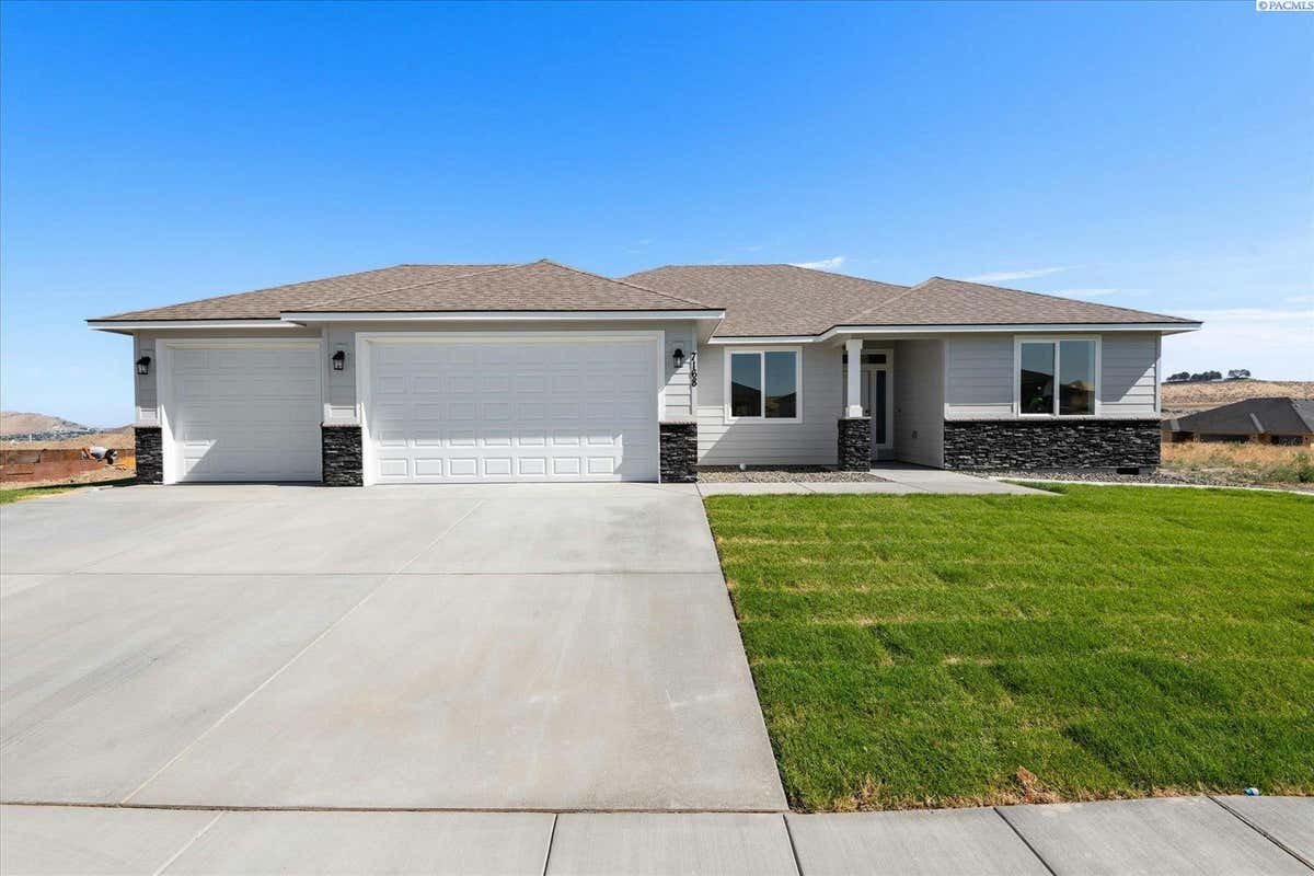 7168 W 35TH AVE, KENNEWICK, WA 99338, photo 1 of 34