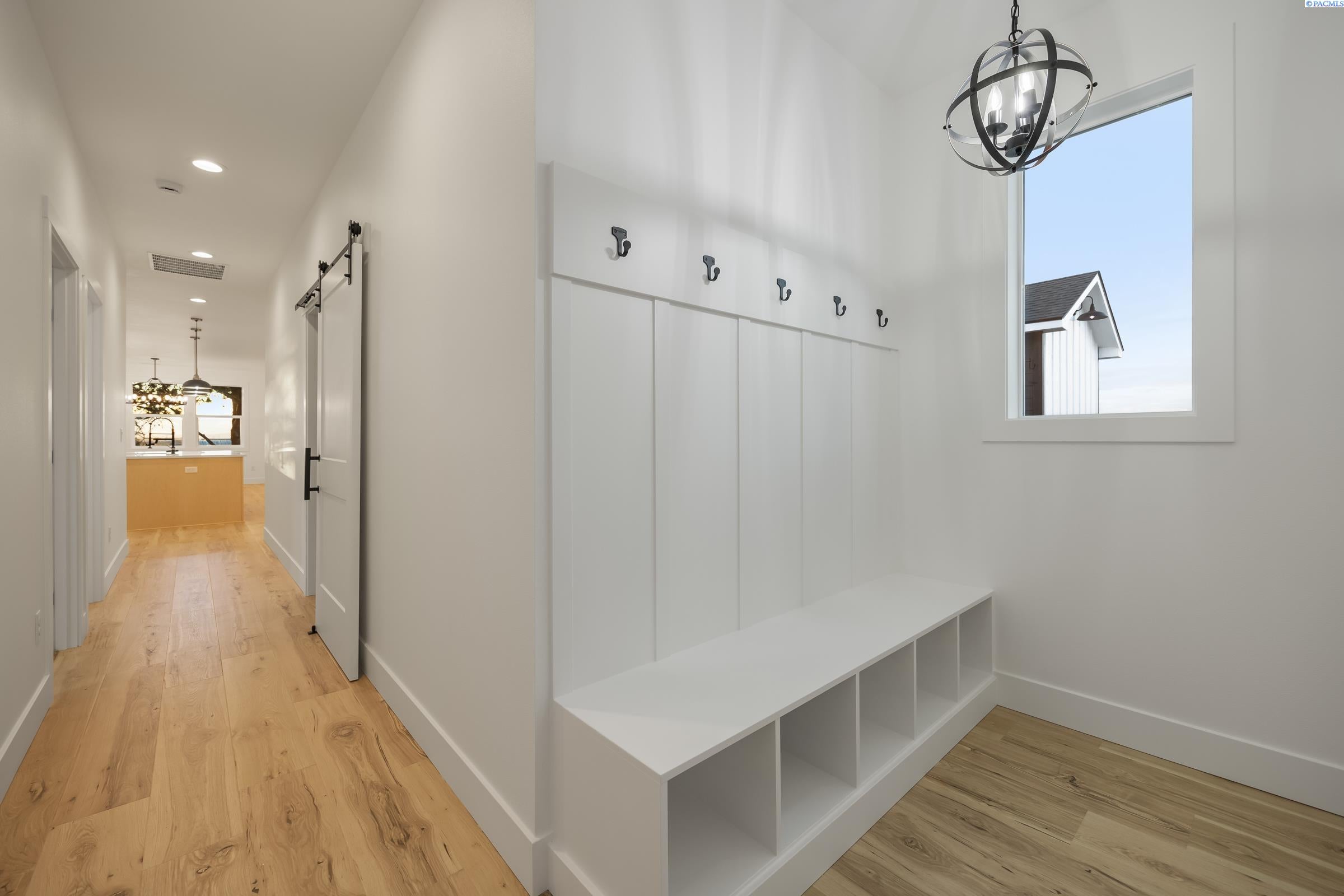 Kennewick, Washington, 99338, United States, 4 Bedrooms Bedrooms, ,3 BathroomsBathrooms,Residential,Active,1996281