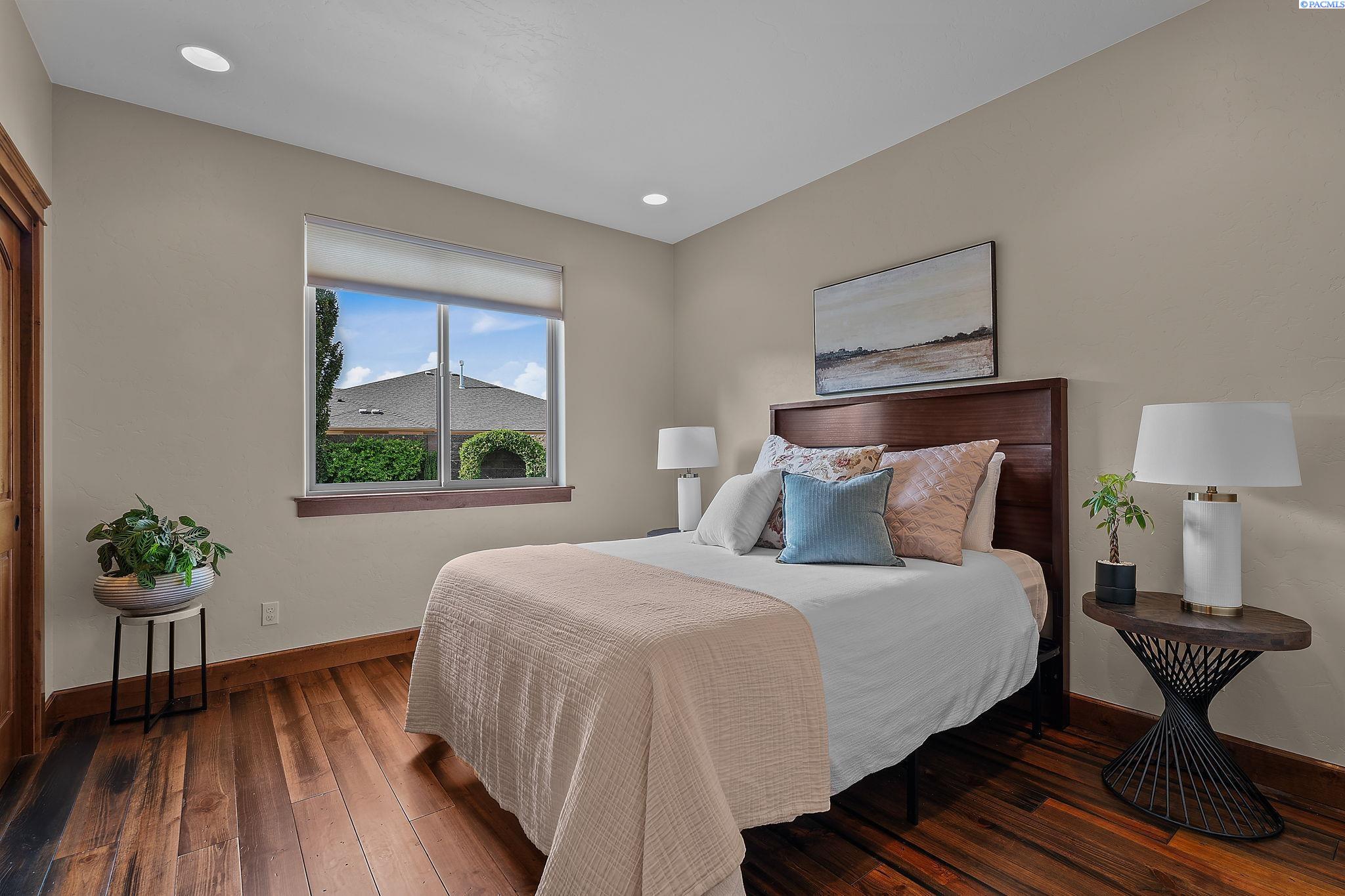 Richland, Washington, 99352, United States, 4 Bedrooms Bedrooms, ,3 BathroomsBathrooms,Residential,Active,1973341