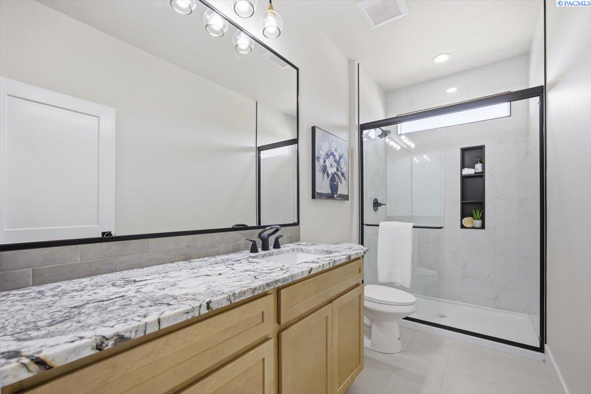 Kennewick, Washington, 99338, United States, 4 Bedrooms Bedrooms, ,3 BathroomsBathrooms,Residential,Active,1996281