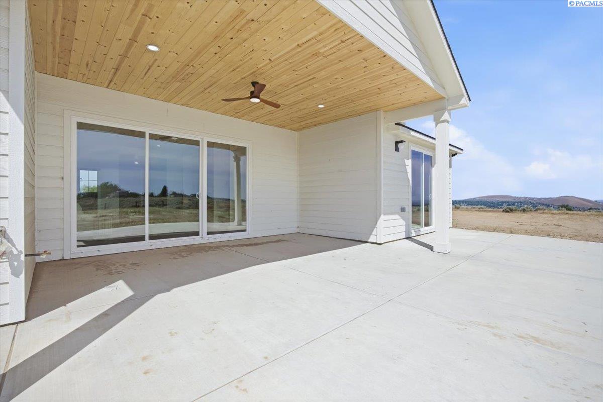 Kennewick, Washington, 99338, United States, 4 Bedrooms Bedrooms, ,3 BathroomsBathrooms,Residential,Active,1996281
