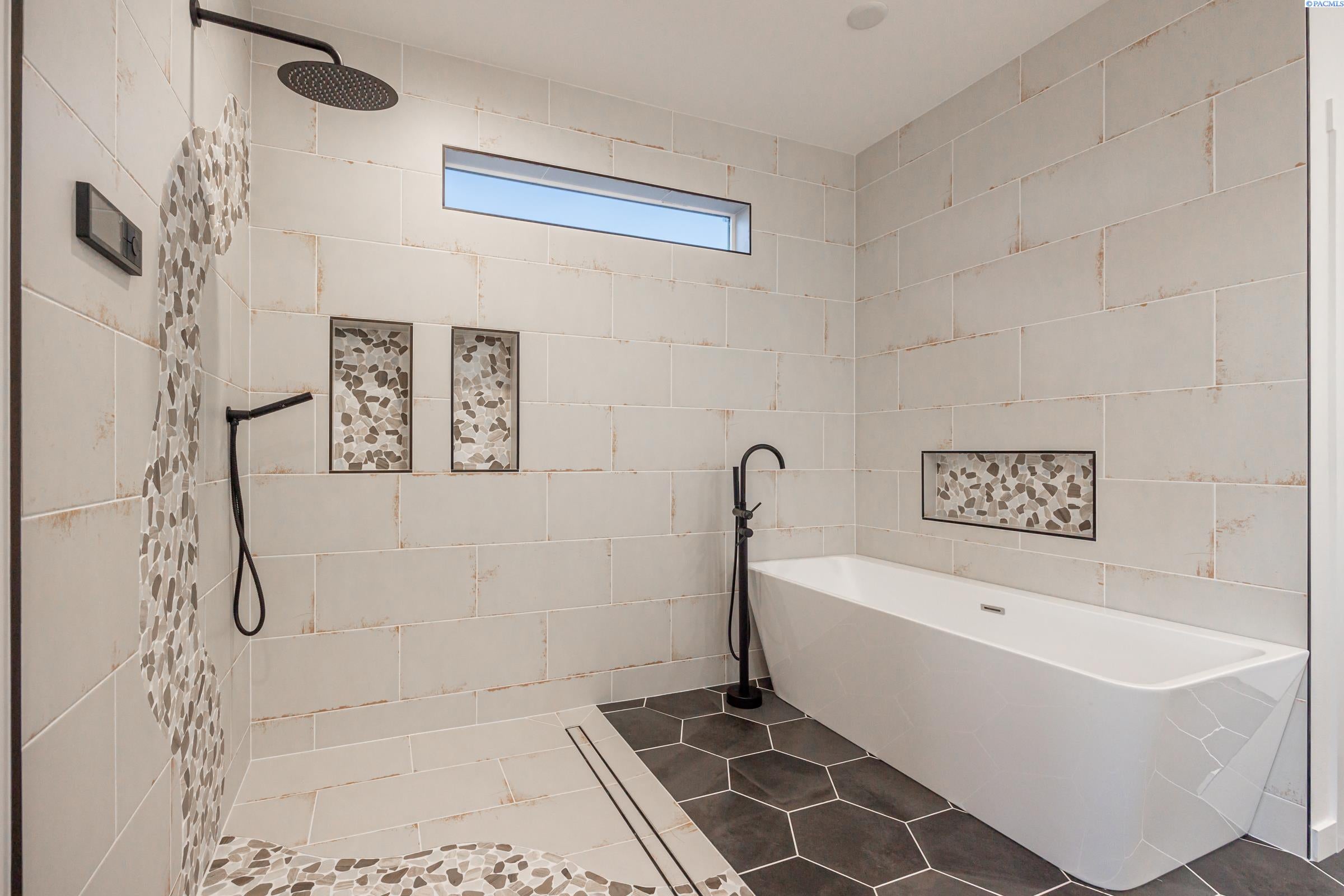 Kennewick, Washington, 99338, United States, 4 Bedrooms Bedrooms, ,3 BathroomsBathrooms,Residential,Active,1996281