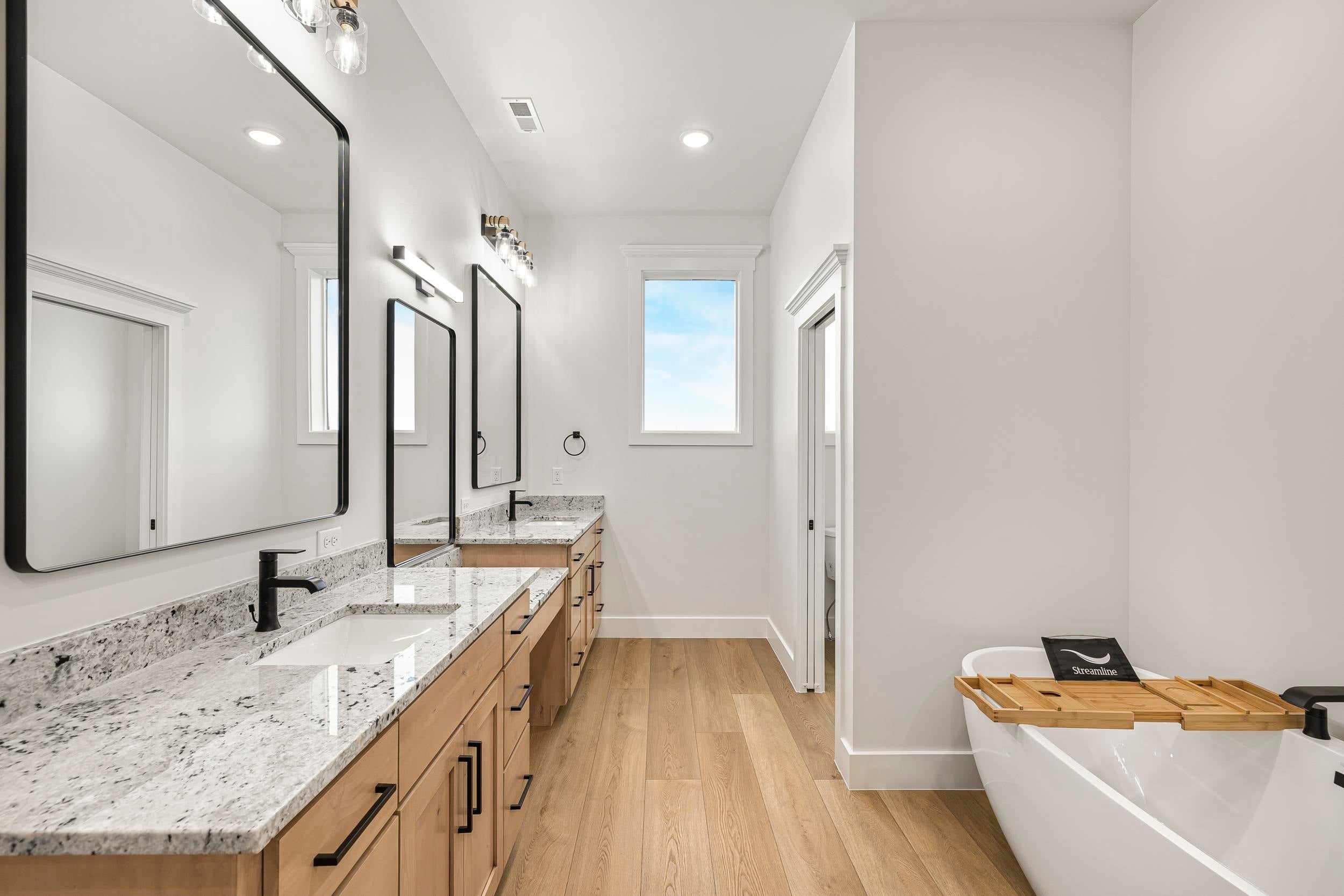 Pocatello, Idaho, 83202, United States, 4 Bedrooms Bedrooms, ,4 BathroomsBathrooms,Residential,Active,1997545