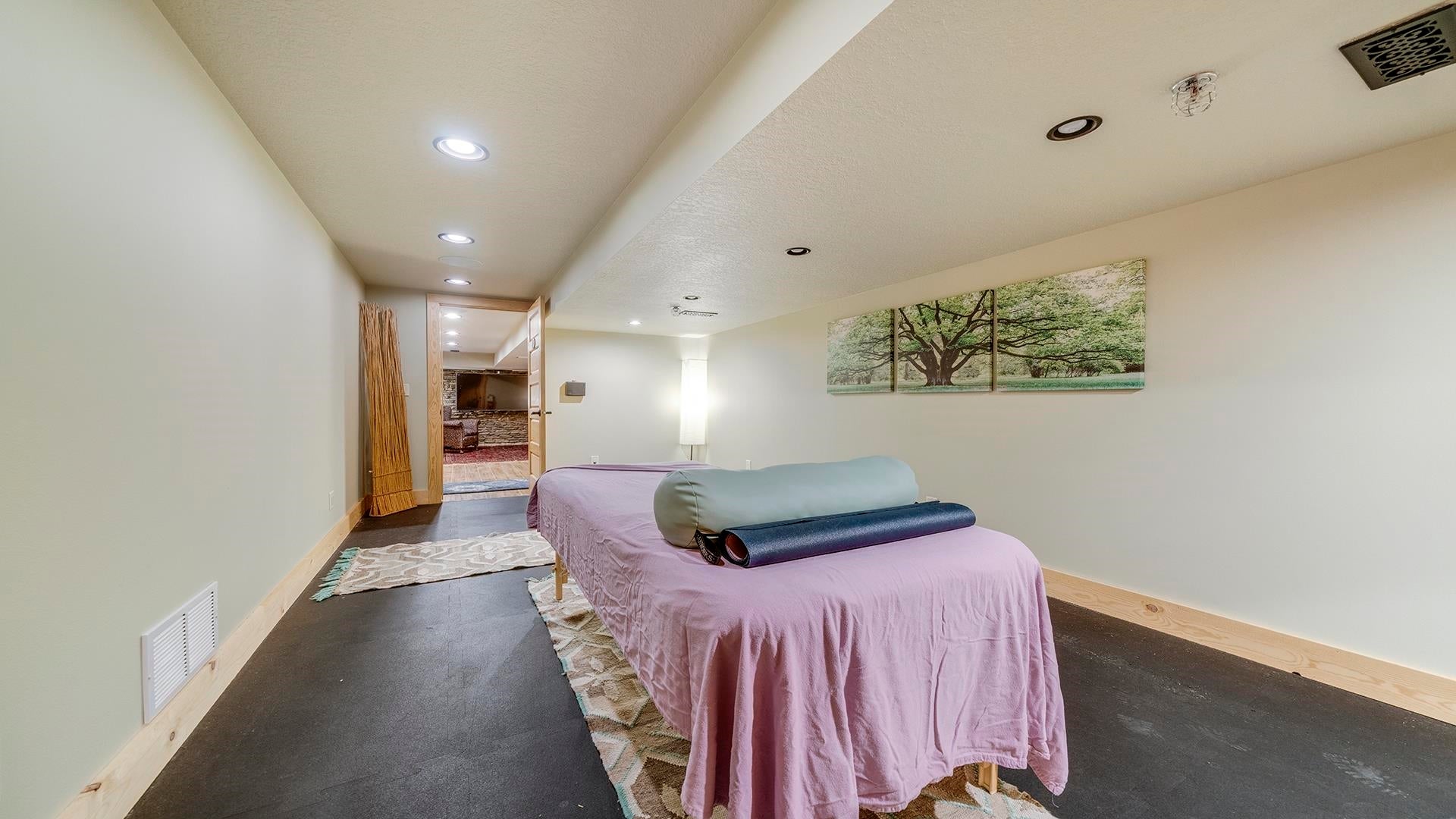 Franklin Grove, Illinois, 61031, United States, 9 Bedrooms Bedrooms, ,9 BathroomsBathrooms,Residential,Active,1965785