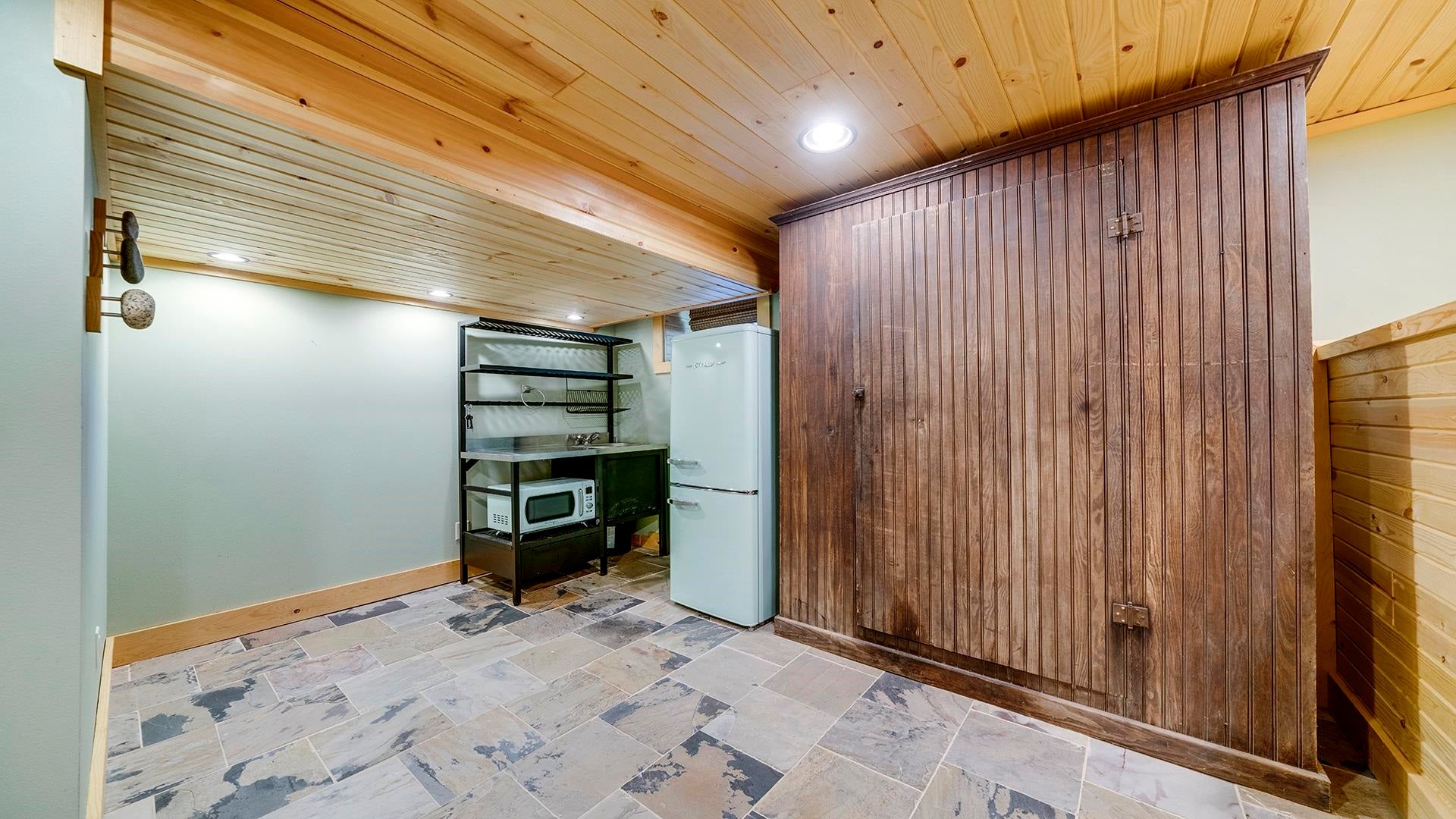 Franklin Grove, Illinois, 61031, United States, 9 Bedrooms Bedrooms, ,9 BathroomsBathrooms,Residential,Active,1965785