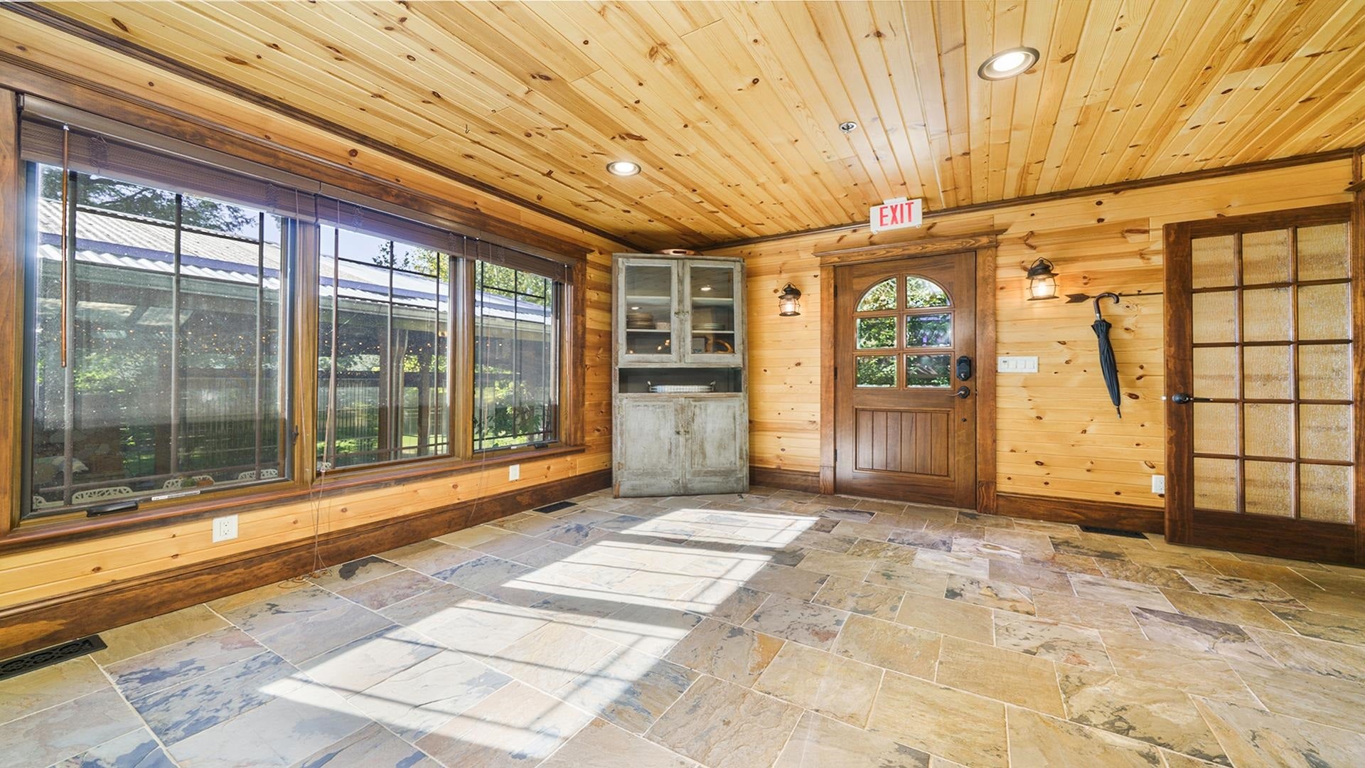 Franklin Grove, Illinois, 61031, United States, 9 Bedrooms Bedrooms, ,9 BathroomsBathrooms,Residential,Active,1965785