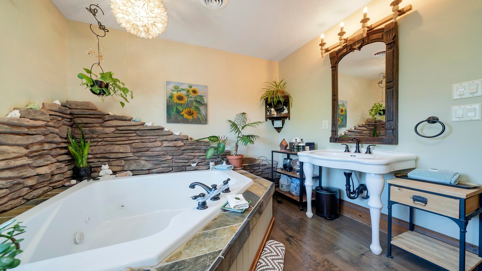 Franklin Grove, Illinois, 61031, United States, 9 Bedrooms Bedrooms, ,9 BathroomsBathrooms,Residential,Active,1965785