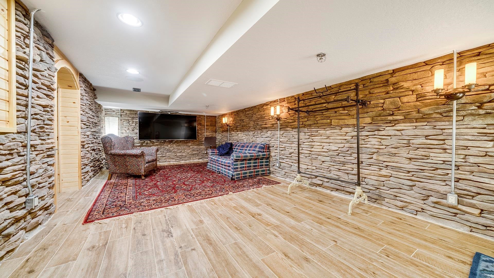 Franklin Grove, Illinois, 61031, United States, 9 Bedrooms Bedrooms, ,9 BathroomsBathrooms,Residential,Active,1965785