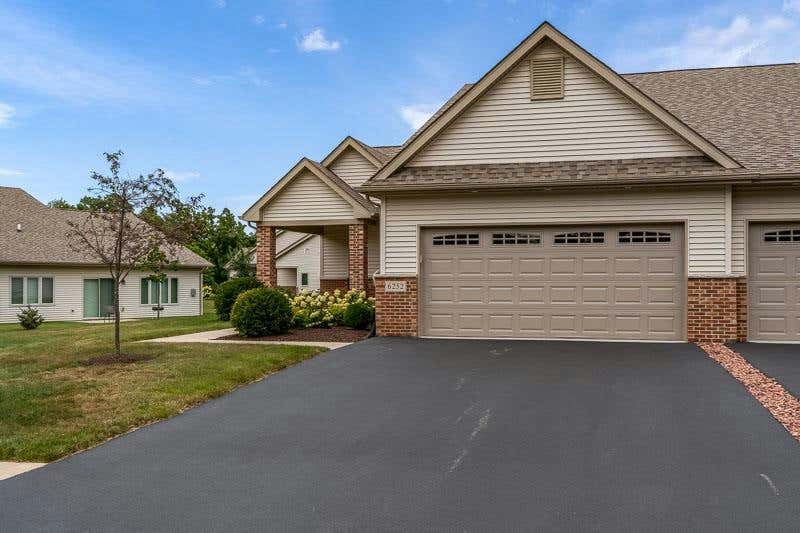 6252 WHITE BERRY LN, LOVES PARK, IL 61111, photo 1 of 37