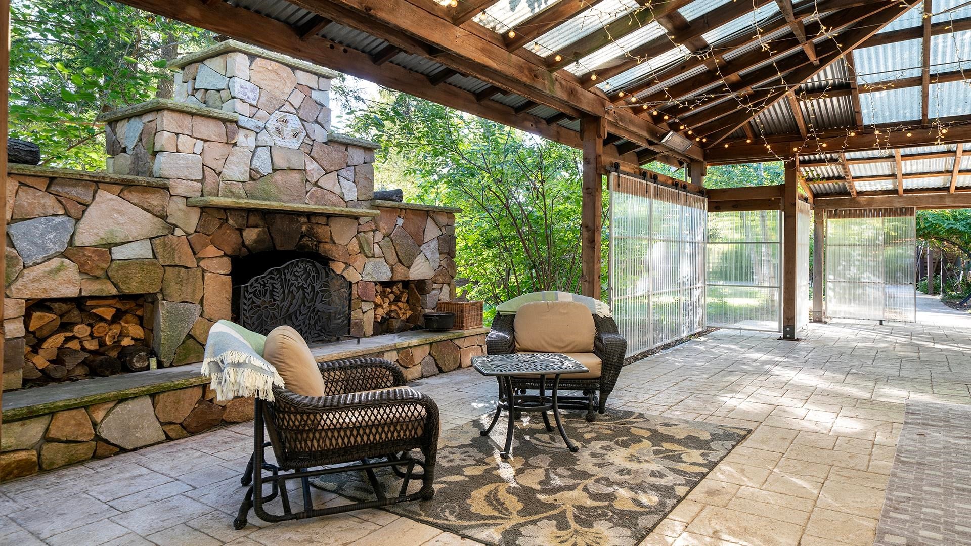 Franklin Grove, Illinois, 61031, United States, 9 Bedrooms Bedrooms, ,9 BathroomsBathrooms,Residential,Active,1965785