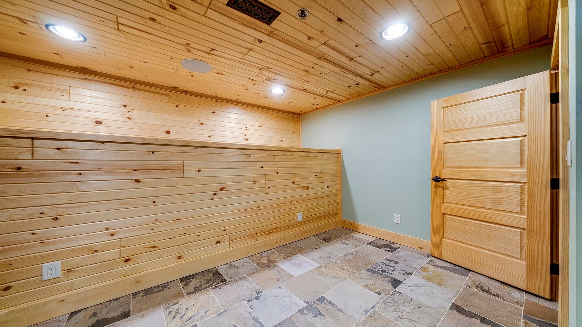 Franklin Grove, Illinois, 61031, United States, 9 Bedrooms Bedrooms, ,9 BathroomsBathrooms,Residential,Active,1965785