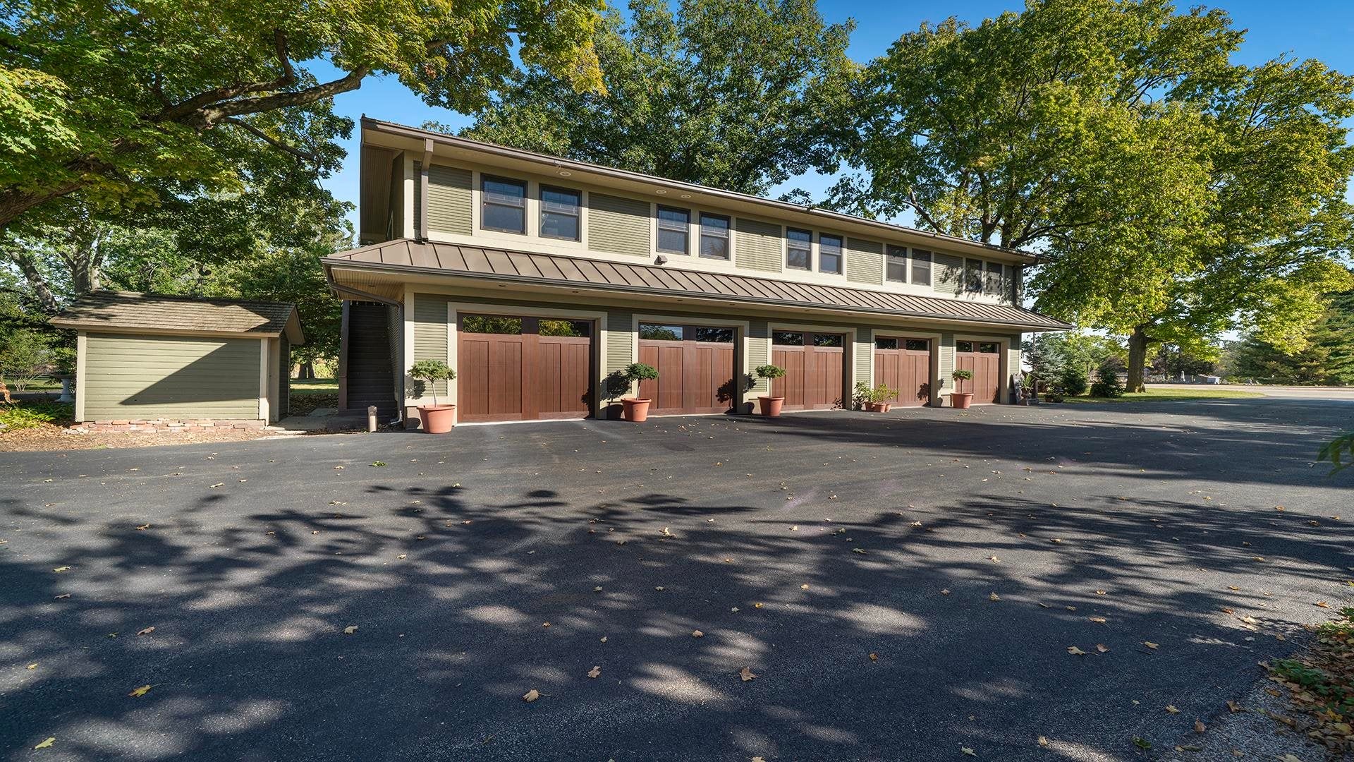 Franklin Grove, Illinois, 61031, United States, 9 Bedrooms Bedrooms, ,9 BathroomsBathrooms,Residential,Active,1965785