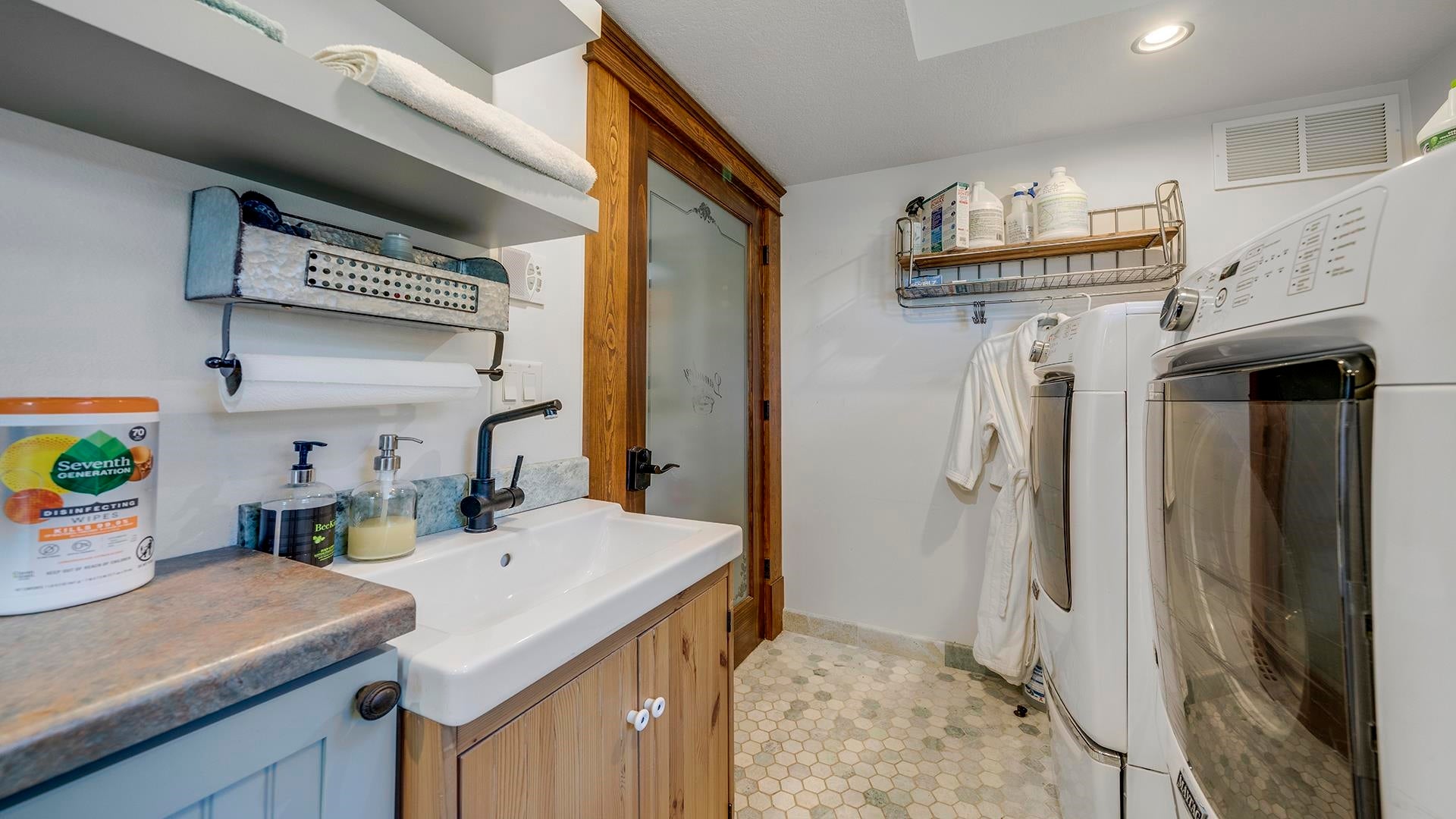 Franklin Grove, Illinois, 61031, United States, 9 Bedrooms Bedrooms, ,9 BathroomsBathrooms,Residential,Active,1965785