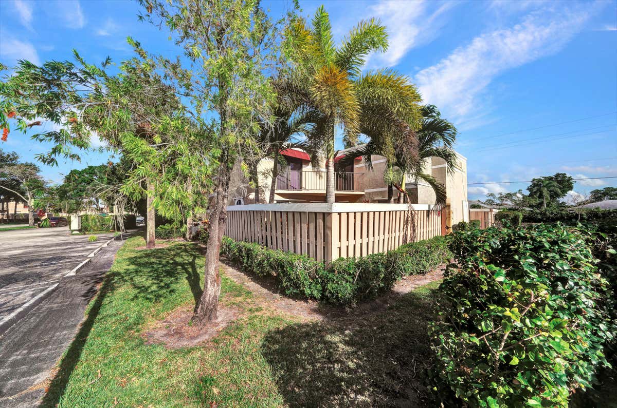 3750 VILLAGE DR UNIT D, DELRAY BEACH, FL 33445, photo 1 of 51