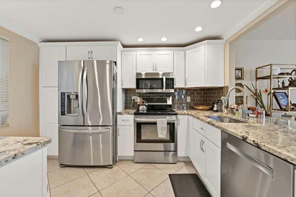 605 OAKS DR APT 701, POMPANO BEACH, FL 33069 - Image 1