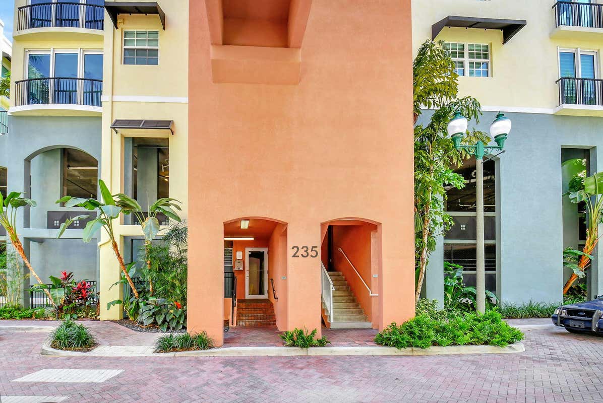 235 NE 1ST ST APT 403, DELRAY BEACH, FL 33444, photo 1 of 45