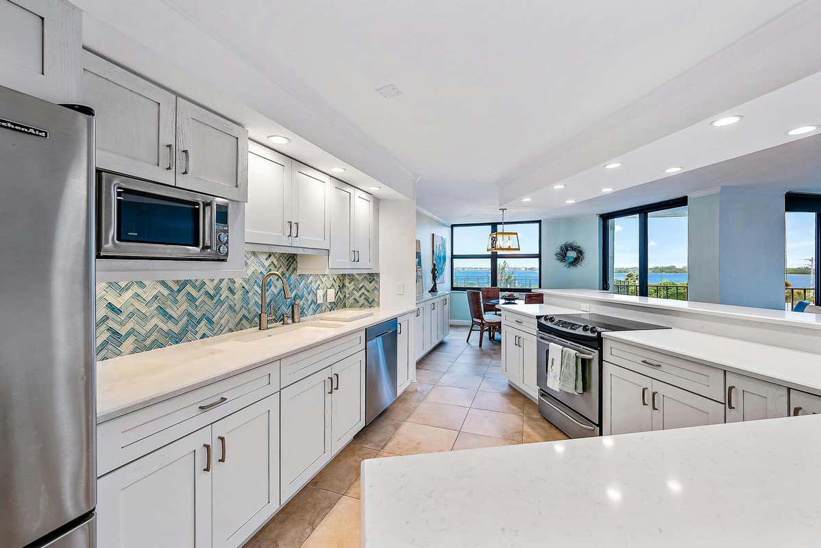 5420 N OCEAN DR APT 305, SINGER ISLAND, FL 33404, photo 1 of 21