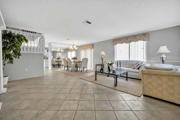 19002 NW 79TH CT, HIALEAH, FL 33015, photo 3 of 36