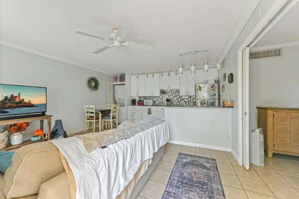 645 EXECUTIVE CENTER DR APT 101, WEST PALM BEACH, FL 33401, photo 4 of 15