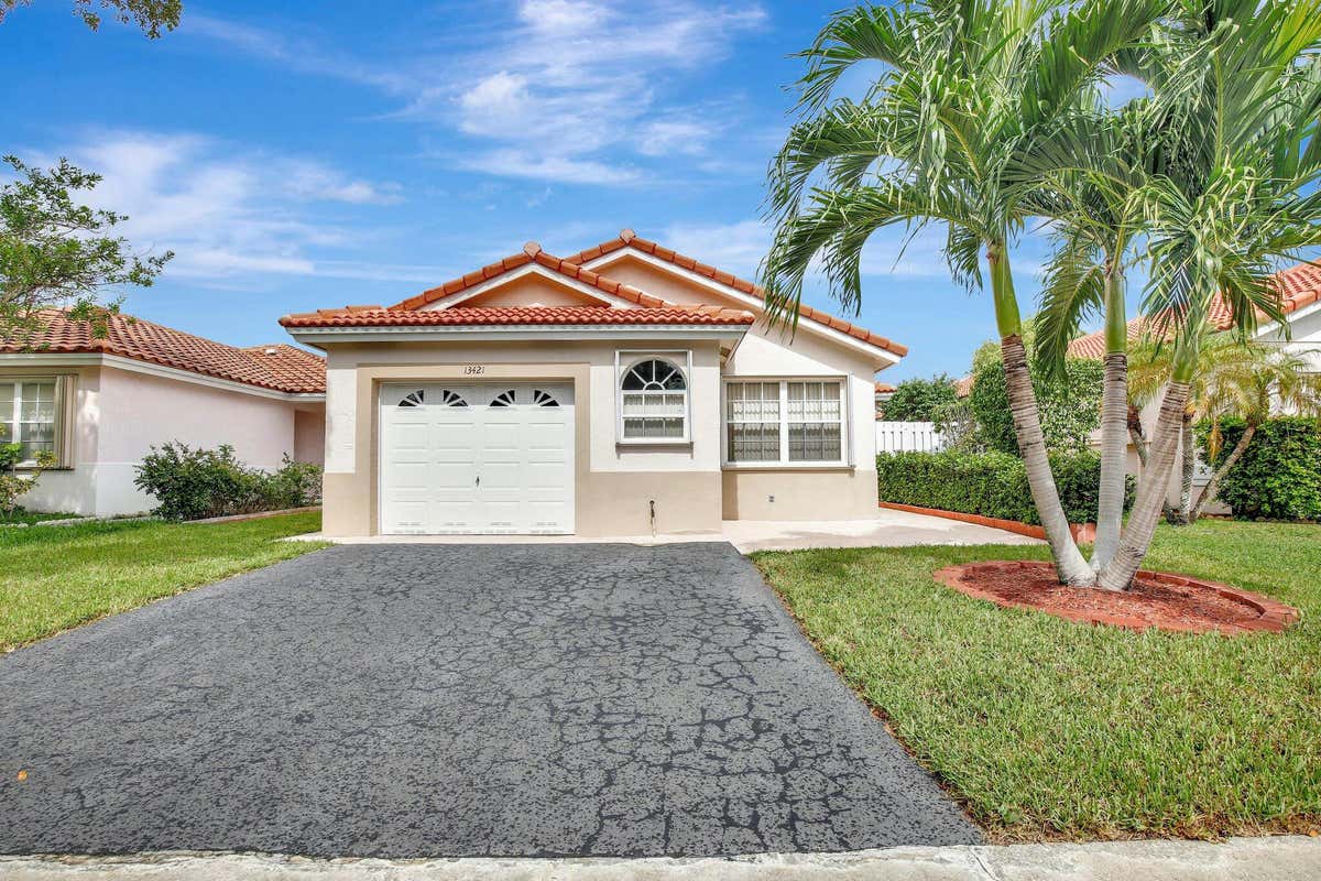 13421 NW 5TH CT, PLANTATION, FL 33325, photo 1 of 40