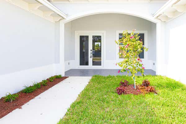 5853 NW CULEBRA AVE, PORT SAINT LUCIE, FL 34986, photo 3 of 36