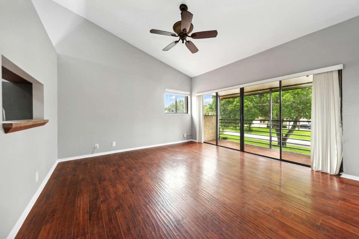 20 VIA DE CASAS SUR APT 201, BOYNTON BEACH, FL 33426, photo 1 of 31