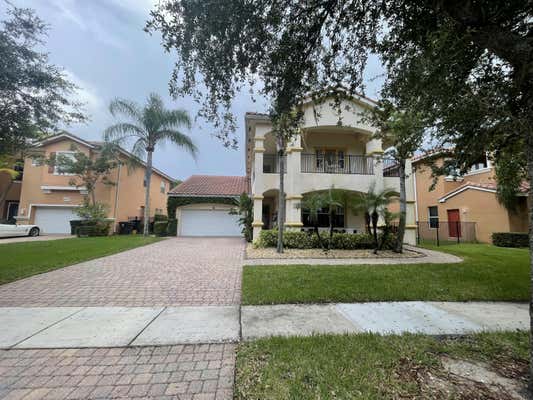 683 CRESTA CIR, WEST PALM BEACH, FL 33413 - Image 1