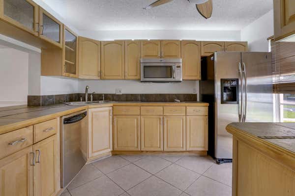 3709 SAVOY LN APT B, WEST PALM BEACH, FL 33417, photo 4 of 32