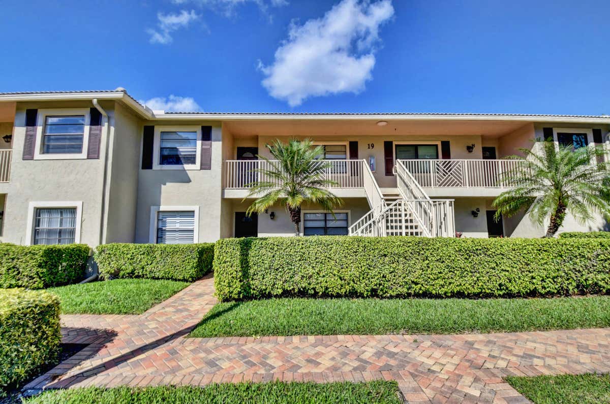 19 STRATFORD DR E APT F, BOYNTON BEACH, FL 33436, photo 1 of 60