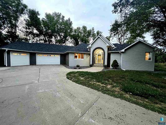 1017 DEERFIELD RD, VERMILLION, SD 57069 - Image 1