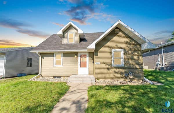 2105 S SPRING AVE, SIOUX FALLS, SD 57105 - Image 1