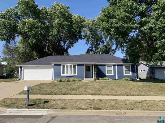 1304 E CRESTVIEW DR, SIOUX FALLS, SD 57103 - Image 1