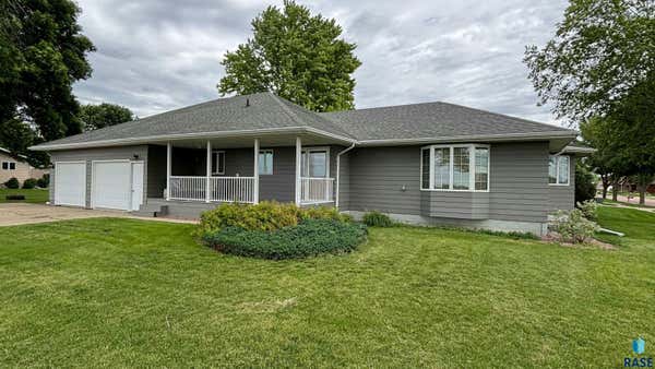 220 S CLEVELAND ST, LENNOX, SD 57039 - Image 1