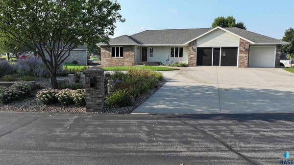 502 LINDEN DR, MADISON, SD 57042, photo 2 of 84