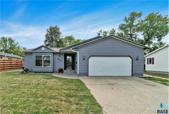 809 NW 4TH ST, MADISON, SD 57042 - Image 1