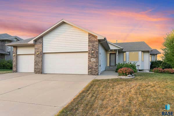 704 W VICTORY LN, SIOUX FALLS, SD 57108 - Image 1