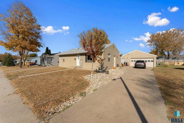 720 N LEADALE AVE, SIOUX FALLS, SD 57103 - Image 1