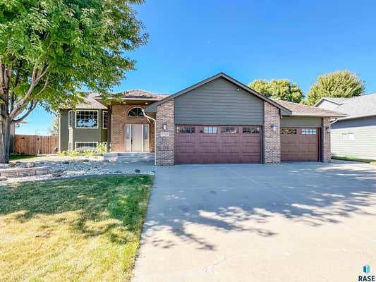 1215 S DUNDEE DR, SIOUX FALLS, SD 57106 - Image 1