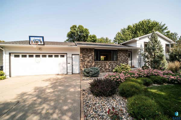 2704 S ARCADIA RD, SIOUX FALLS, SD 57105 - Image 1